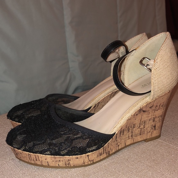Lace Wedges - Picture 3 of 5